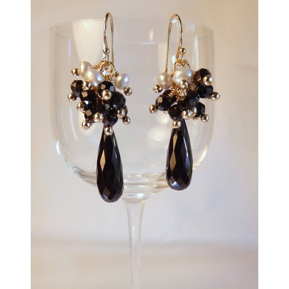 Black Spinel - White Fresh Water Pearl Gold Beaded Earrings - Picture 4 of 6